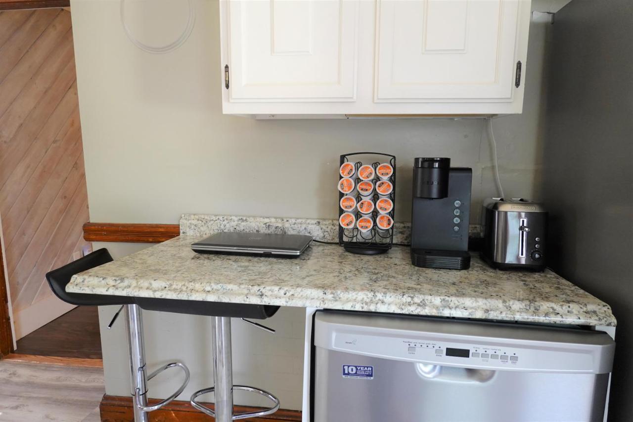 Sunnyside home near Sunday River, Black Mountain, Lakes&Hikes Rumford Eksteriør bilde