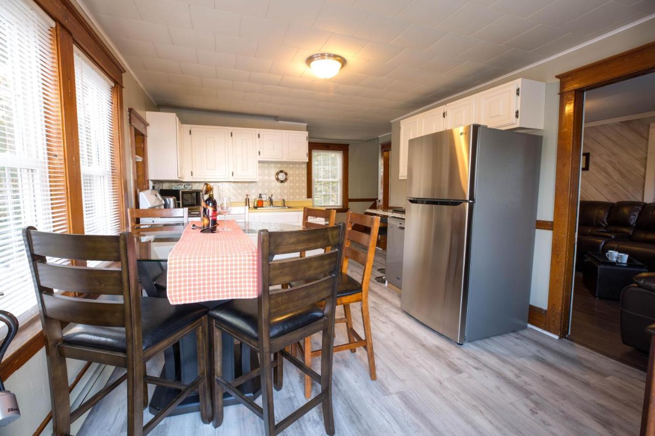 Sunnyside home near Sunday River, Black Mountain, Lakes&Hikes Rumford Eksteriør bilde